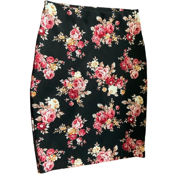 👗5/$25 - Black Floral Print Bodycon Skirt - Picture 1 of 1